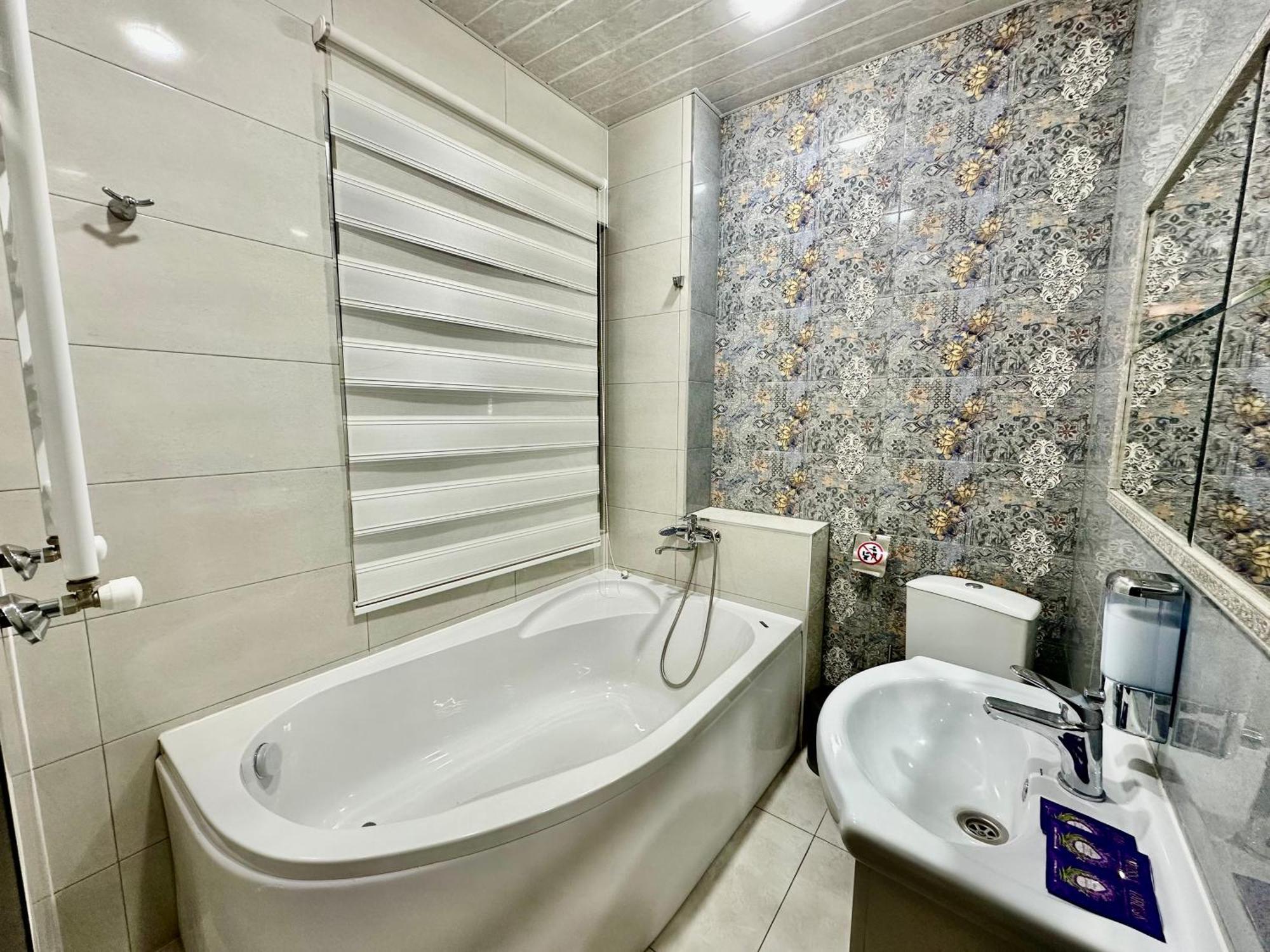 Tadevosyan Guest House Bjni Buitenkant foto
