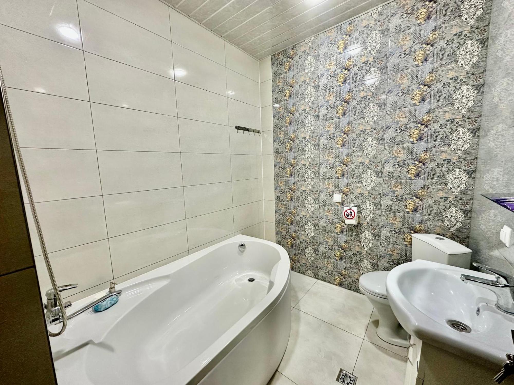 Tadevosyan Guest House Bjni Buitenkant foto