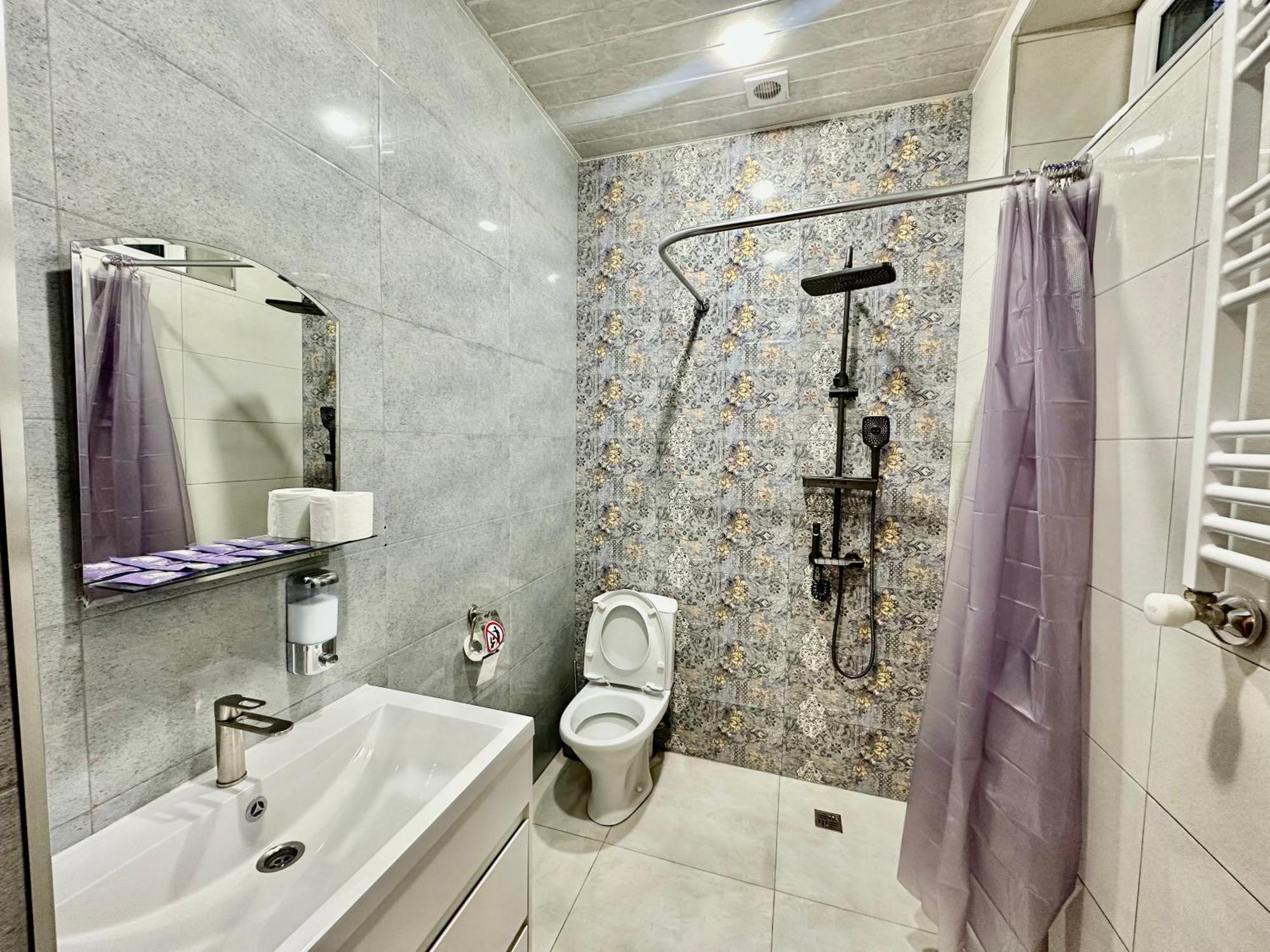 Tadevosyan Guest House Bjni Buitenkant foto