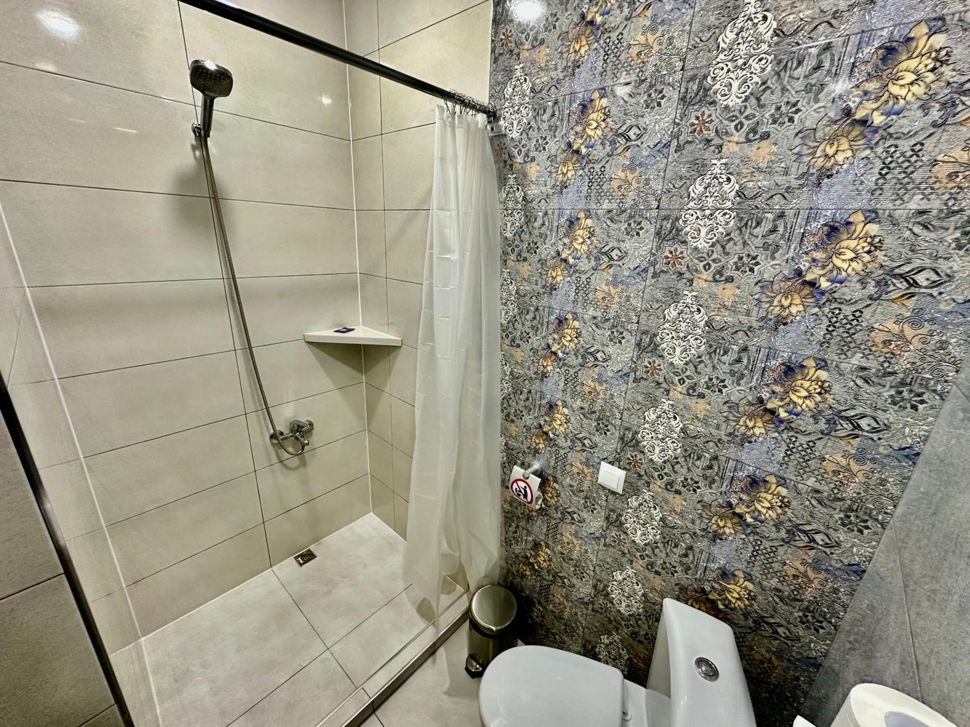 Tadevosyan Guest House Bjni Buitenkant foto