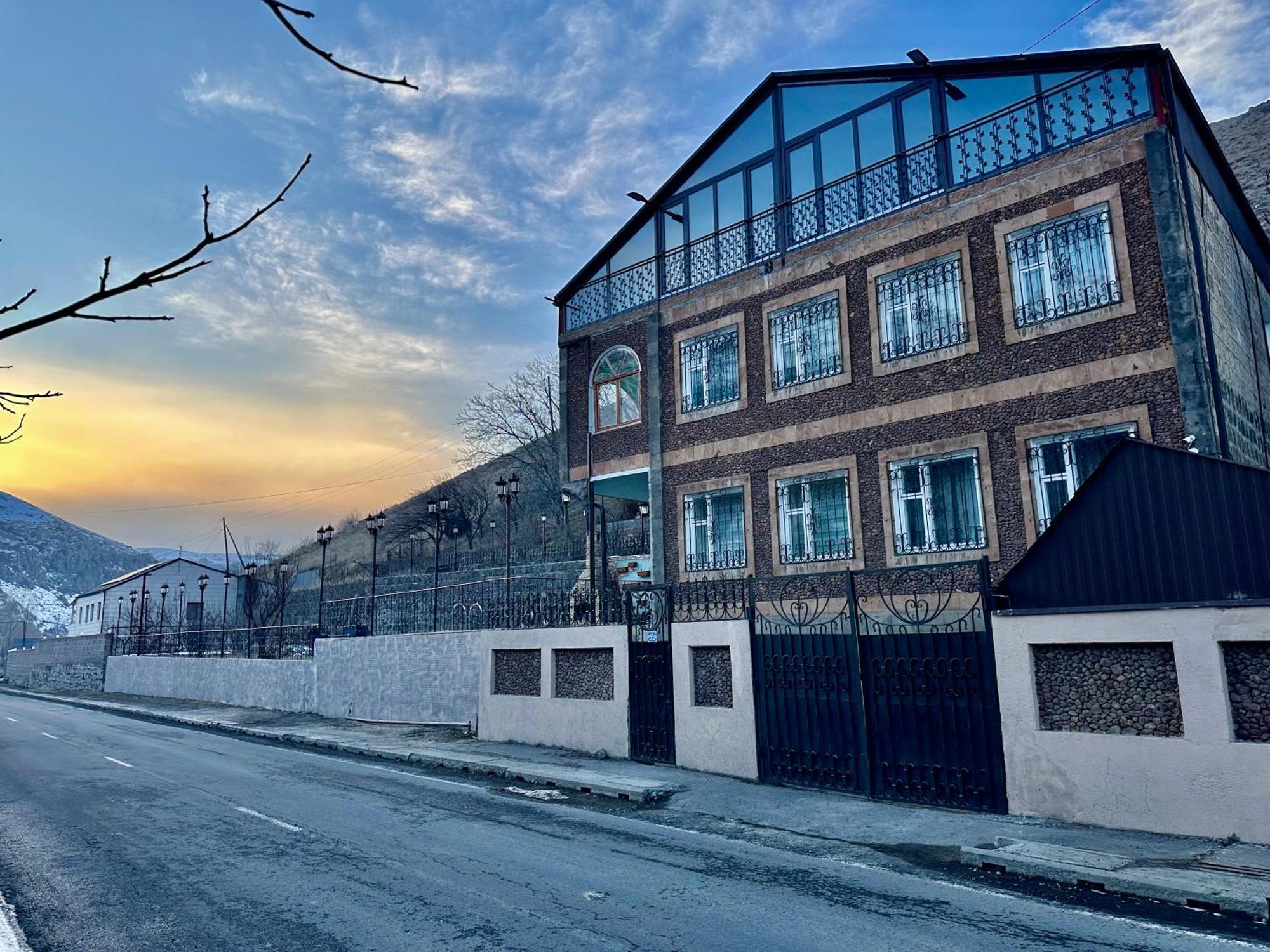 Tadevosyan Guest House Bjni Buitenkant foto